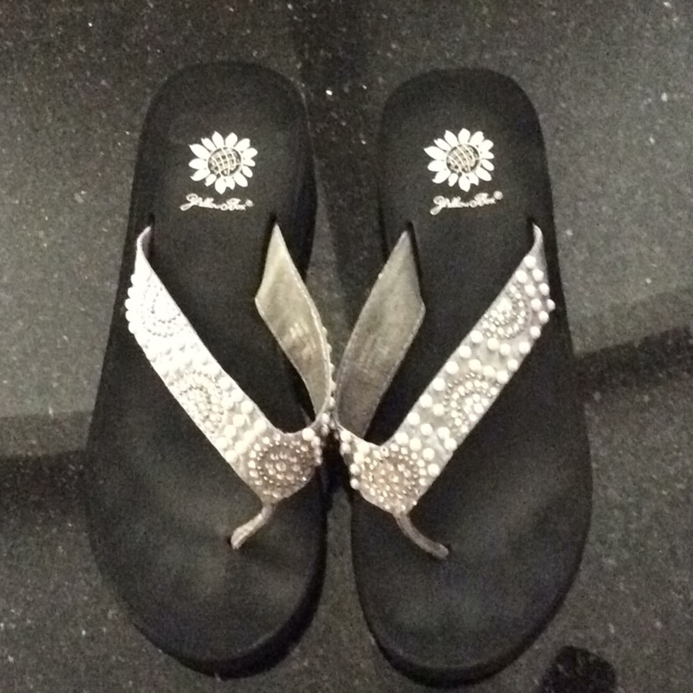 Yellow Box Sliver Thong Wedge